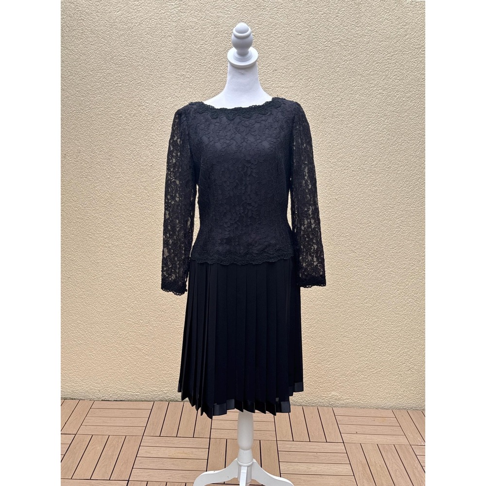 Bill Blass Evening Black long sleeve floral lace pleated skirt party Dress